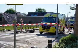 Fietsers ernstig gewond na aanrijding met auto, automobilist rijdt door