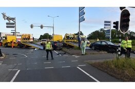Gewonde en veel schade na aanrijding N242 bij Heerhugowaard, kruising afgesloten