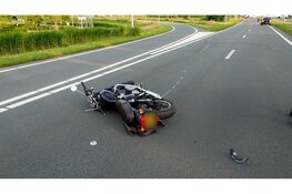 Motorrijder met spoed naar het ziekenhuis na ongeval op N242