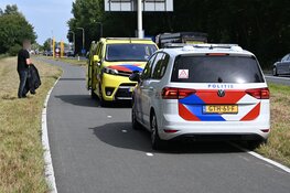 Motorrijder botst achterop personenauto in Noord-Scharwoude