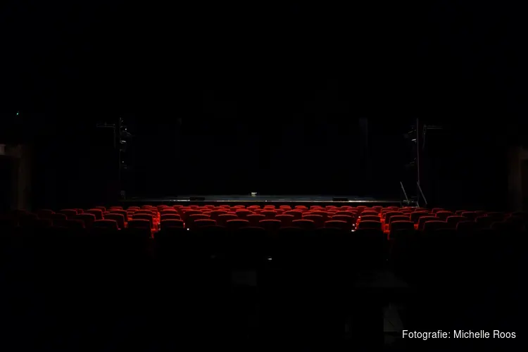 Kijkje in de vernieuwde theaterzaal: Burendag Open Coffee in De Binding