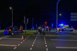 Scooter in botsing met auto op N245, twee gewonden