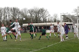 Vrone legt in sterke eerste helft basis voor ruime zege op Marken