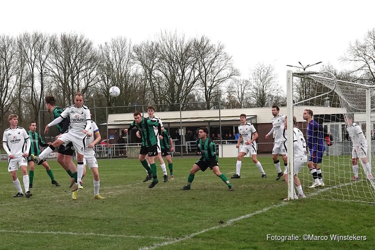 Vrone legt in sterke eerste helft basis voor ruime zege op Marken