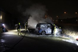Twee voertuigen door brand verwoest op industrieterrein Heerhugowaard