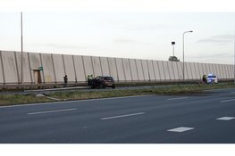 Auto crasht op N242 tussen Alkmaar en Heerhugowaard