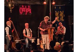 Bloemkôle feestelijk gedoopt in kerk van Berkhout