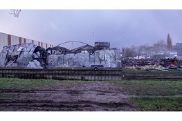 Ravage van verwoestende brand in Noord-Scharwoude bij daglicht goed zichtbaar