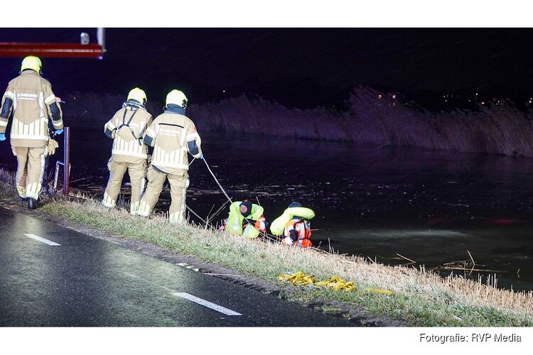 Automobilist (27) overleden na ernstig verkeersongeval Oostdijk