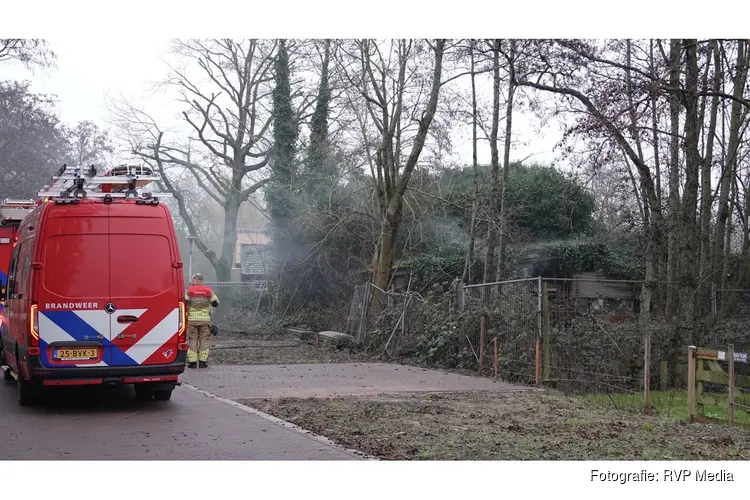Brand in houten opslag in Sint Pancras
