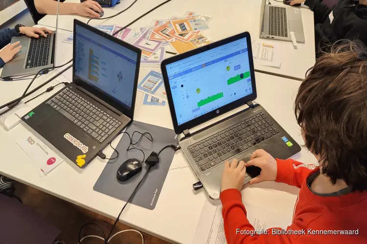 Kinderen worden programmeur tijdens gratis CoderDojo in de Bibliotheek