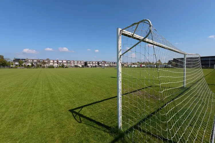 Gedetailleerd overzicht van de wedstrijden van lokale voetbalteams: resultaten en vooruitzichten