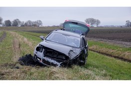 Persoon overleden na frontale botsing op N242