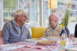 Vijf basisscholen in gemeente Dijk en Waard bakken pannenkoeken voor ouderen