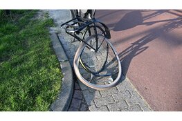 Fietser gewond na aanrijding met motoragent in Broek op Langedijk