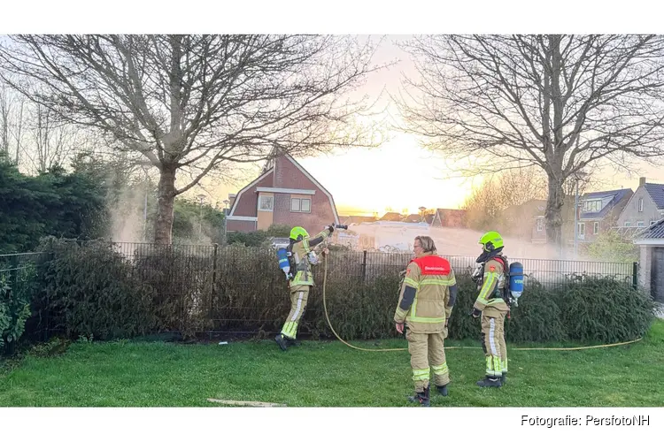 Heg in brand in Broek op Langedijk snel geblust