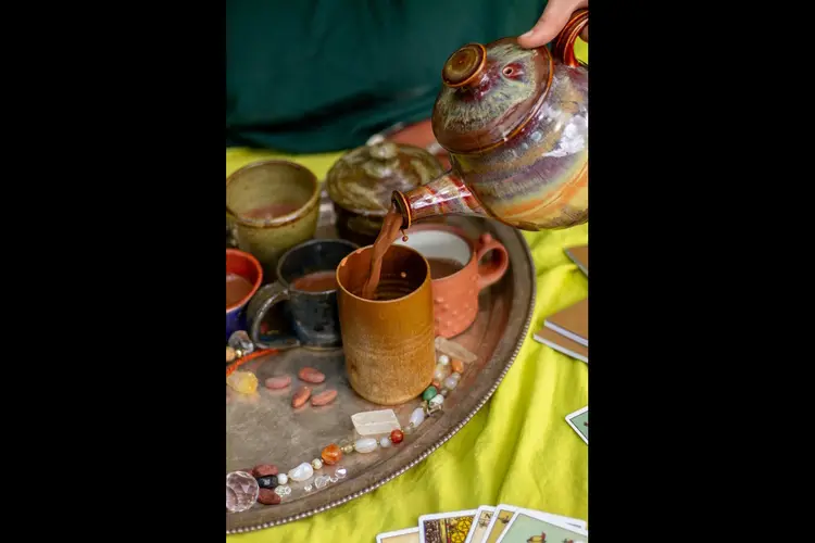 Van Maya's tot moderne woonkamer: waarom de cacao ceremonie zo populair is