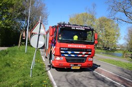 Gasleiding geraakt tijdens werkzaamheden in Zuid-Scharwoude, brandweer ingezet