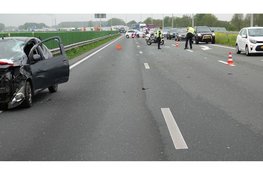 Gewonde en veel schade bij ongeval op N242