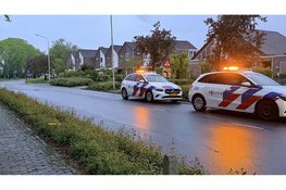 Automobilist rijdt na botsing door op Voorburggracht in Zuid Scharwoude