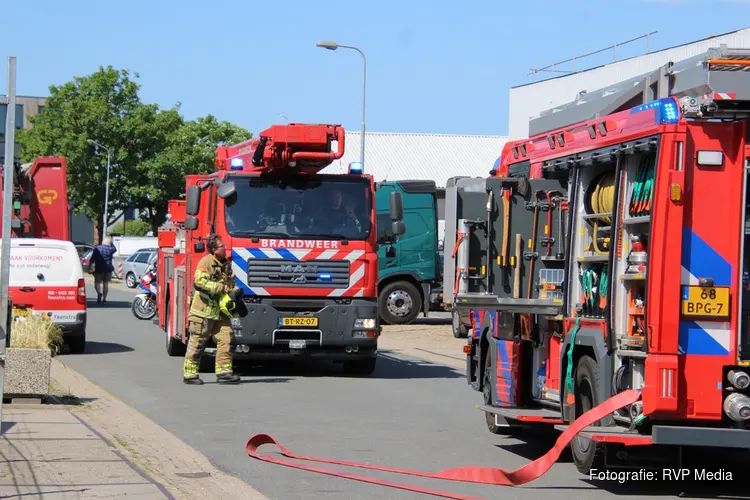 Brand op dak van bouwbedrijf groots opgeschaald in Langedijk