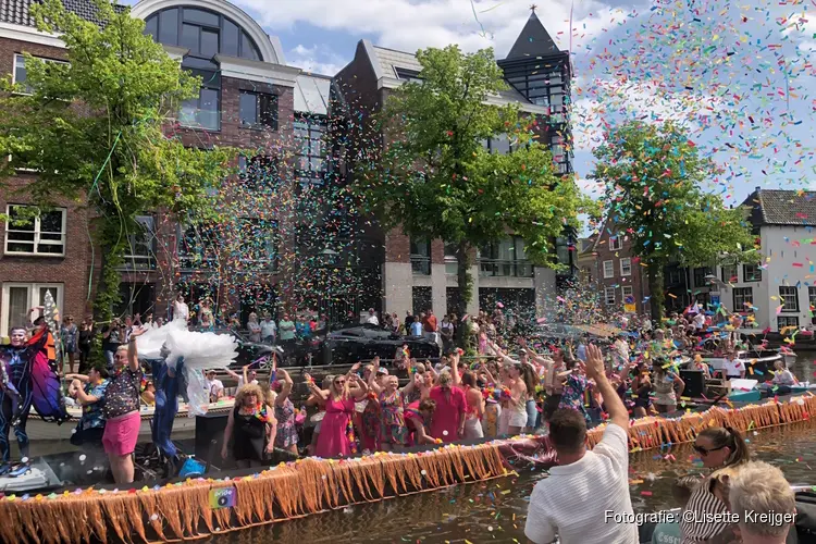 Grachtenparade kleurrijk hoogtepunt van Alkmaar Pride 2026