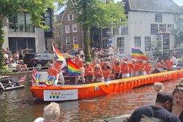Grachtenparade kleurrijk hoogtepunt van Alkmaar Pride 2026
