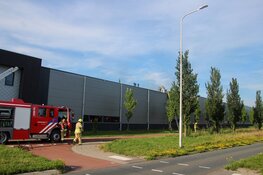 Grote brand bij kunststof productiebedrijf in Heerhugowaard, N194 afgesloten