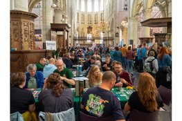 Moxcon 2026 groter dan ooit: 45 standhouders vullen de Grote Sint-Laurenskerk in Alkmaar
