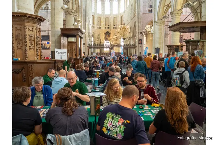 Moxcon 2026 groter dan ooit: 45 standhouders vullen de Grote Sint-Laurenskerk in Alkmaar