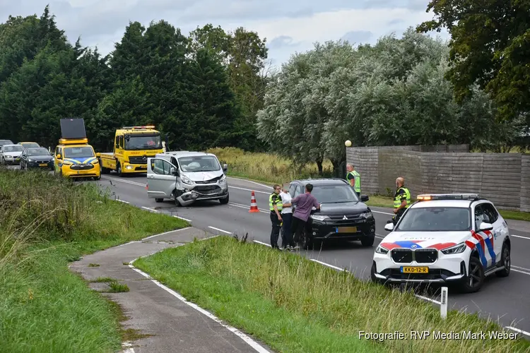 Vertraging na ongeval op N242 tussen bestelbus en personenauto