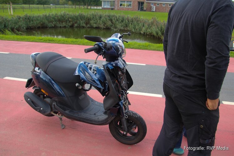 Scooterrijder gewond na knal achterop personenauto in Sint Pancras