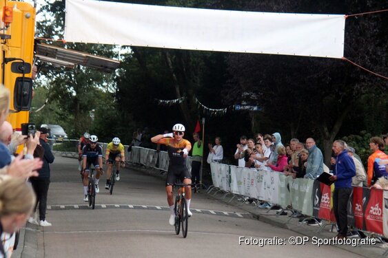 Guillaume Visser wint na machtige sprint in Sint Pancras