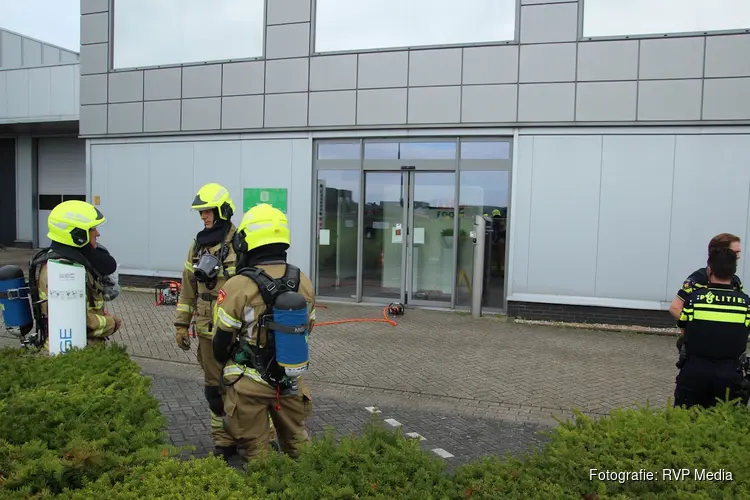 Brandalarm bij Goodlife Foods zorgt voor flinke brandweeruitruk en schade aan voordeur