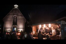 Snoepjes uit de kerktoren: bijzondere Sint-Maartentraditie keert voor 5e jaar terug