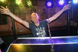 Zingen en dansen met Paul Vlaar in 't Karrewiel