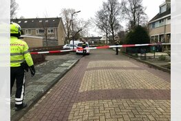 Man (77) steekt in op vrouw: plantsoenmedewerkers overmeesteren dader