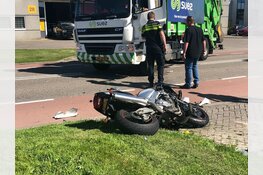 Motorrijder gewond na botsing met vrachtwagen