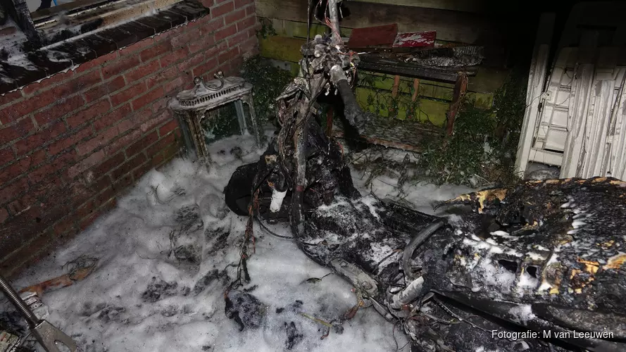 Brandweer uitgerukt voor scooterbrand Broek op Langedijk